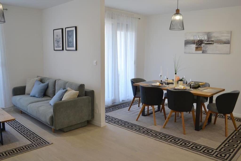 New Modern Apt Near Old Town - Private Parking 자다르 외부 사진